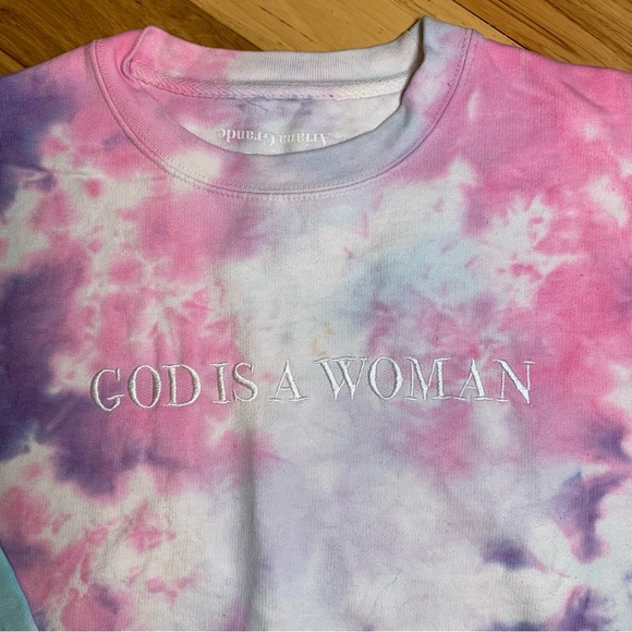 ⭐️Vaca Soon Sale⭐️ God Is A Woman Crewneck - Picture 5 of 6